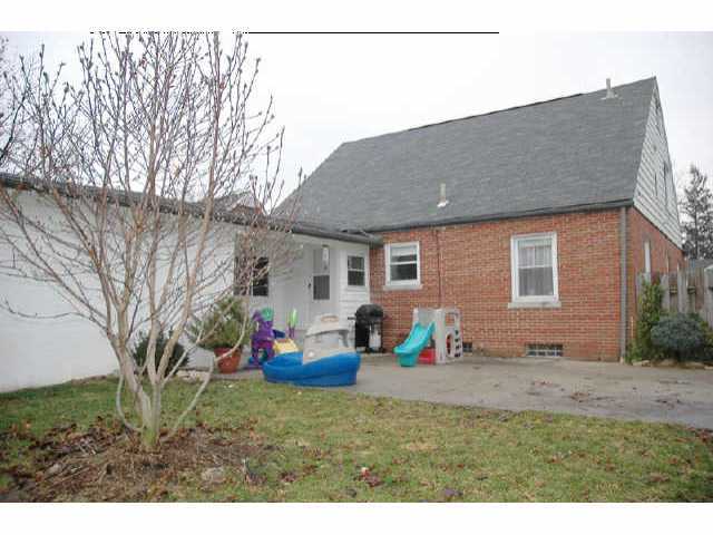 575 Enfield Road Columbus, OH 43209 - Photo 2 of 5