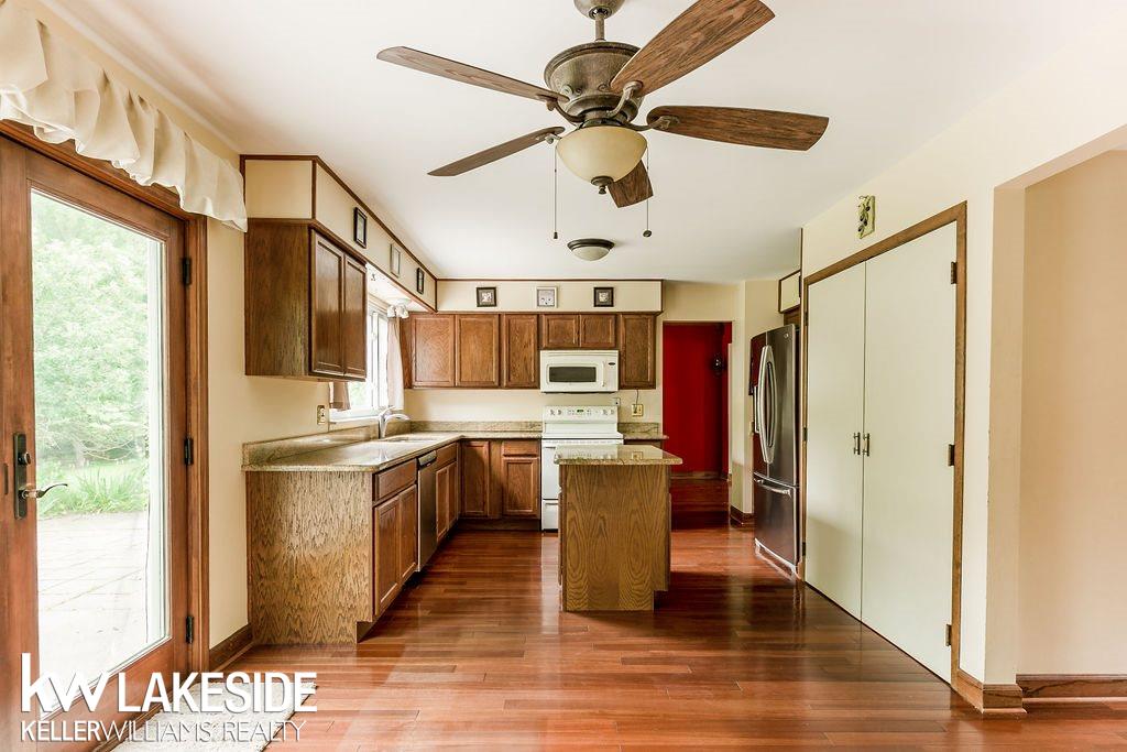 1340 East Fairview Lane Rochester, MI 48306 - Photo 19 of 75 31385903-18.JPG