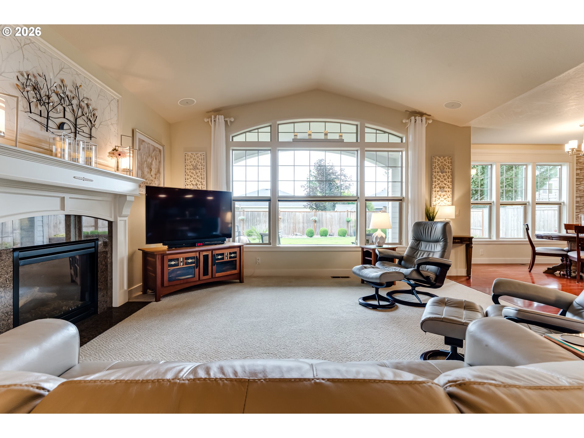 1016 Fieldcrest Avenue Junction City, OR 97448 - Photo 4 of 28 Living Room