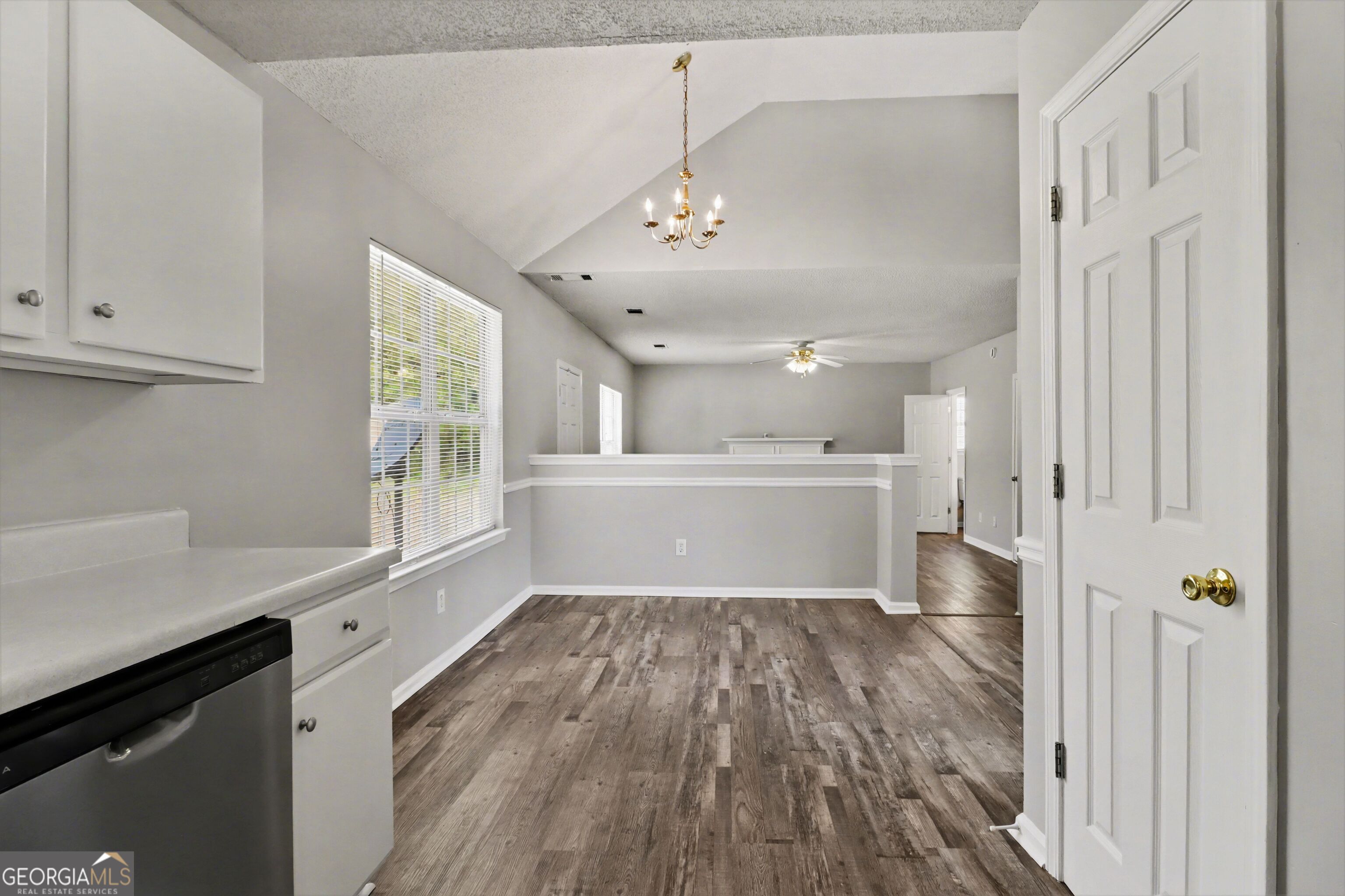 2839 Rambling Way Lithonia, GA 30058 - Photo 11 of 28