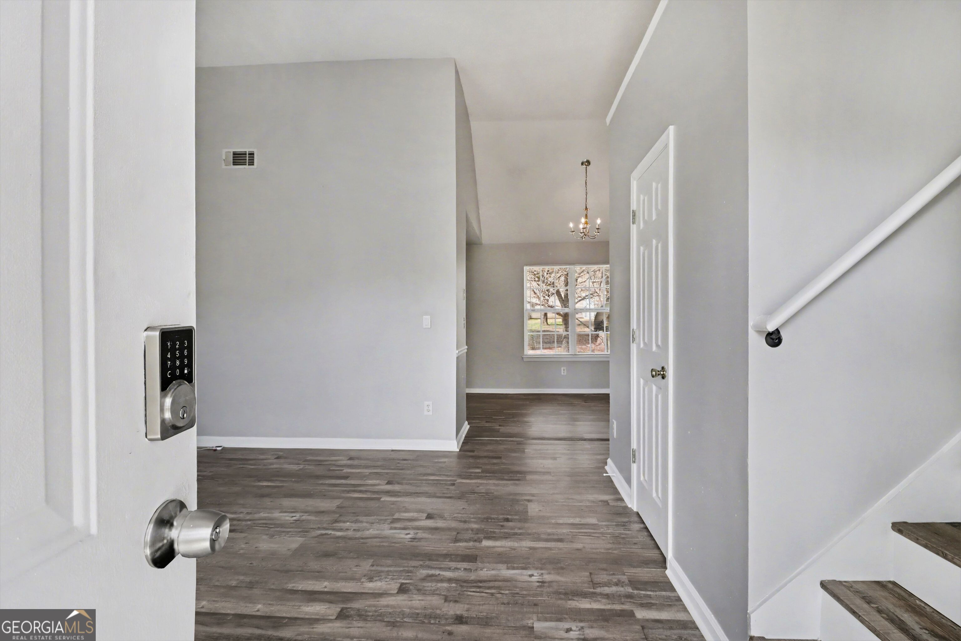 2839 Rambling Way Lithonia, GA 30058 - Photo 4 of 28