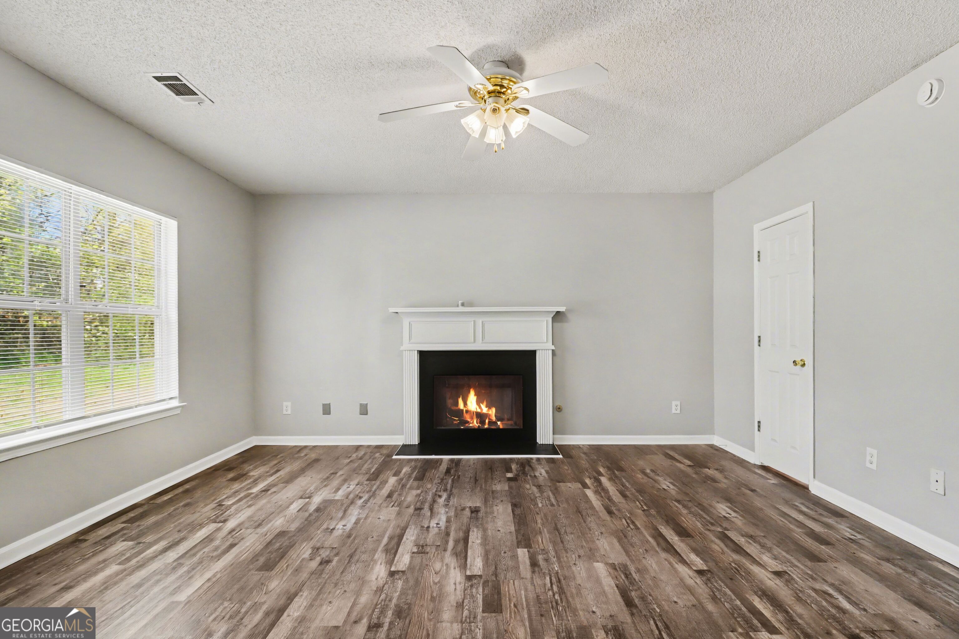 2839 Rambling Way Lithonia, GA 30058 - Photo 6 of 28