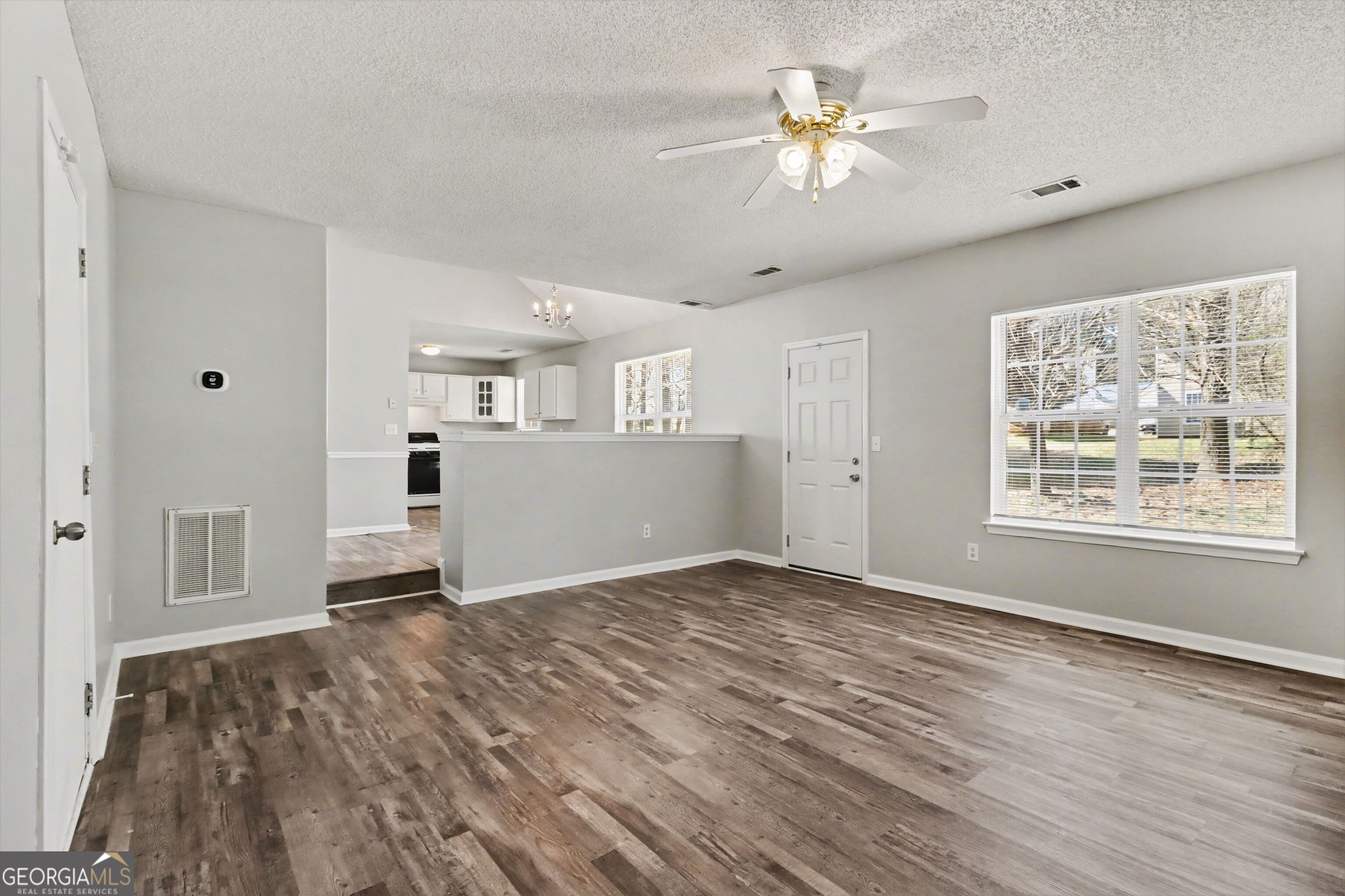 2839 Rambling Way Lithonia, GA 30058 - Photo 7 of 28