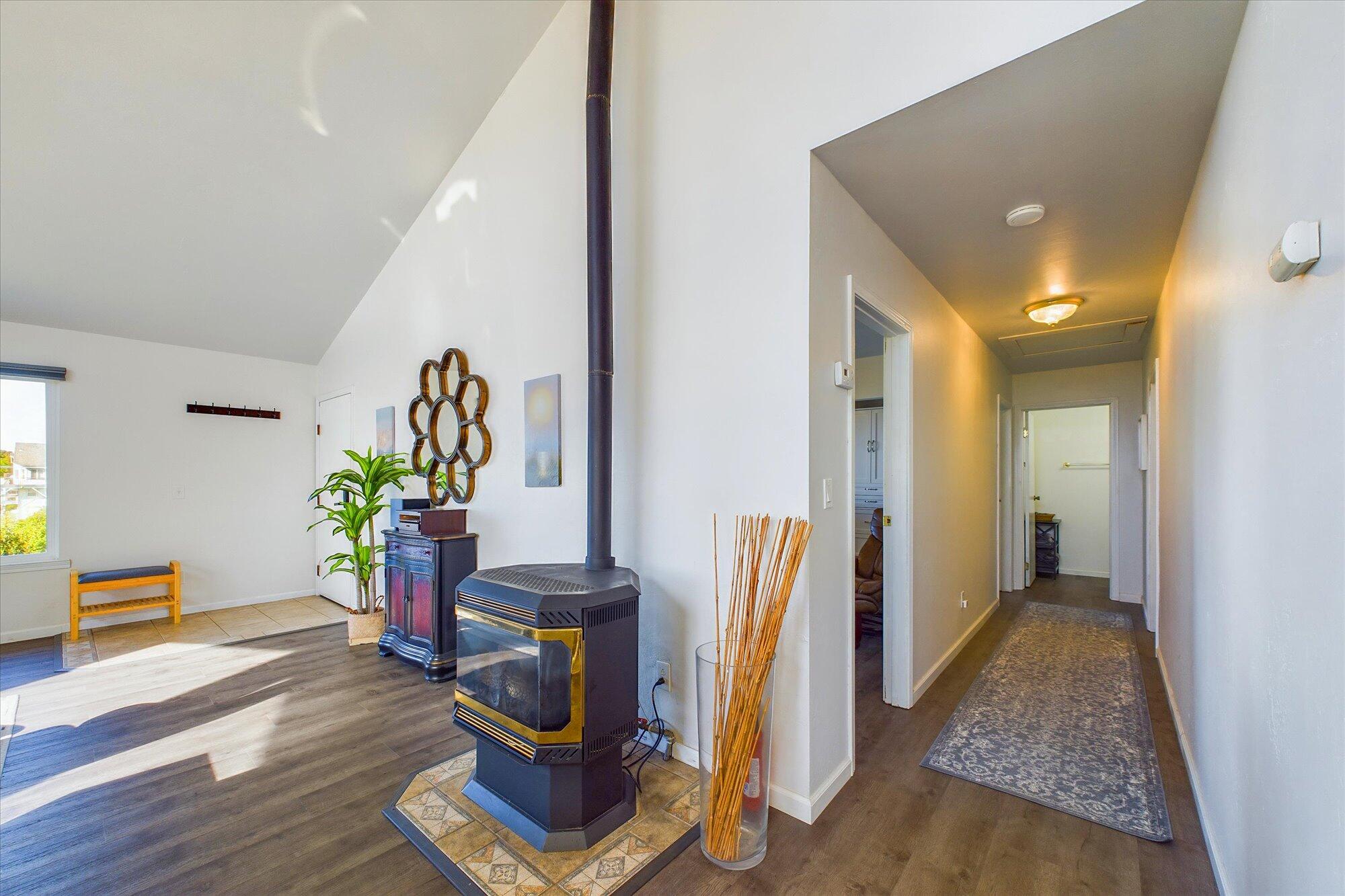 281 Sea View Road Shelter Cove, CA 95589 - Photo 37 of 63 35-281 Sea View-134