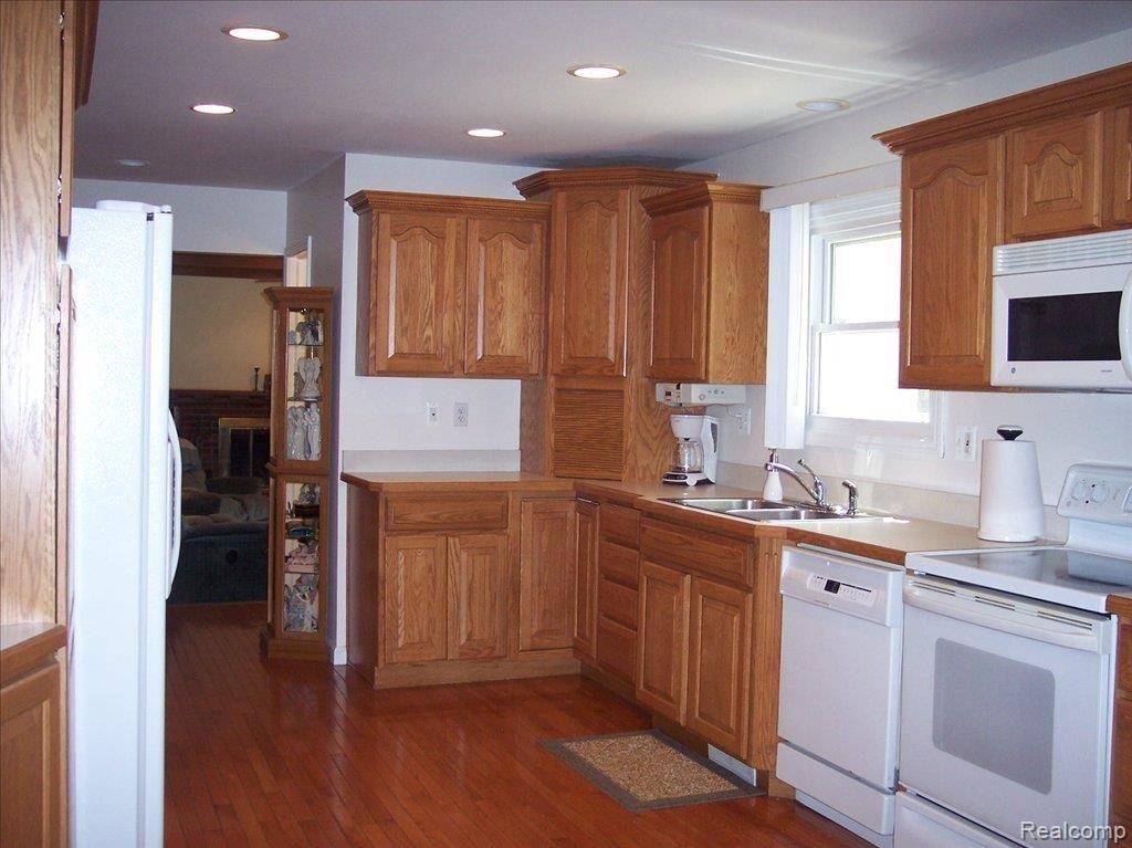 2851 Rhineberry Road Rochester, MI 48309 - Photo 10 of 25 Another view of Kitchen