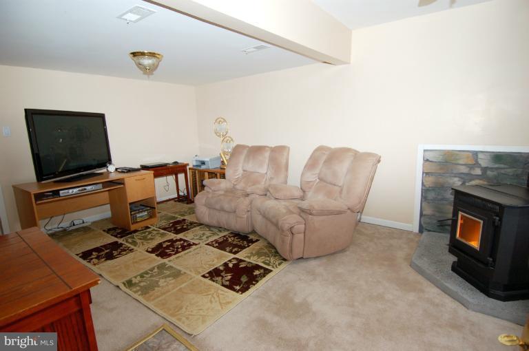 404 Barbersville Road Laurel, MD 20724 - Photo 2 of 20 Family Room