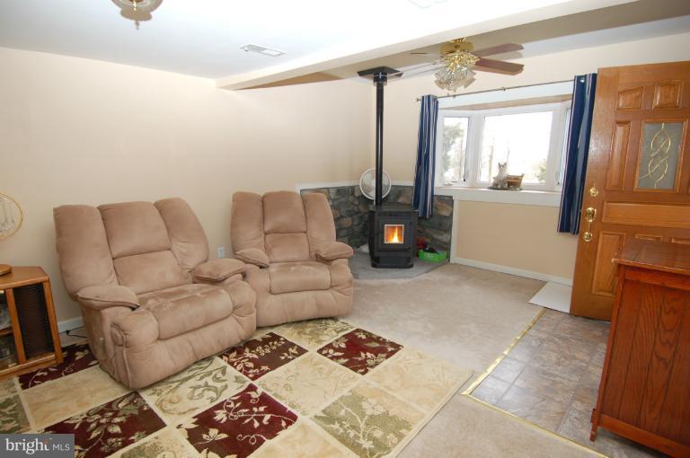 404 Barbersville Road Laurel, MD 20724 - Photo 4 of 20 Family Room