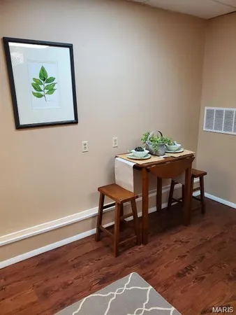 $800 | 2761 Gravois Avenue, Unit 1F, St. Louis, MO 63118