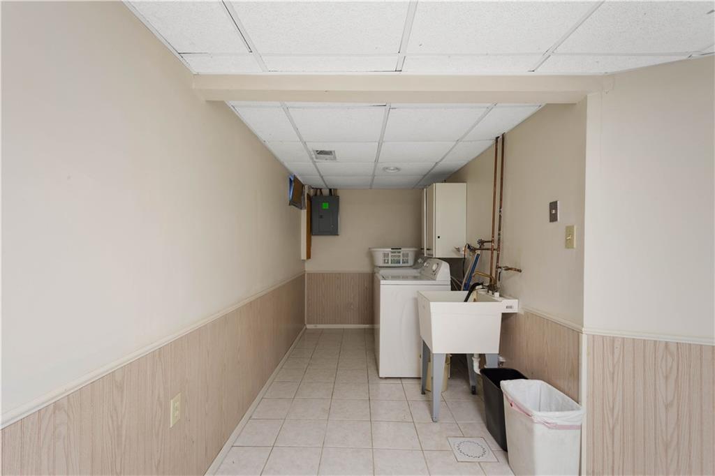 536 Hunters Path Road Bridgeville, PA 15017 - Photo 24 of 27 Laundry room/w Washer & Dryer, Cermanic tile
