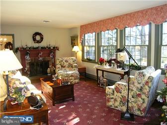 258 Coach Road Langhorne, PA 19047 - Photo 3 of 12 Living Room