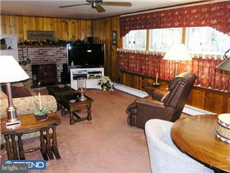 258 Coach Road Langhorne, PA 19047 - Photo 5 of 12 Family Room