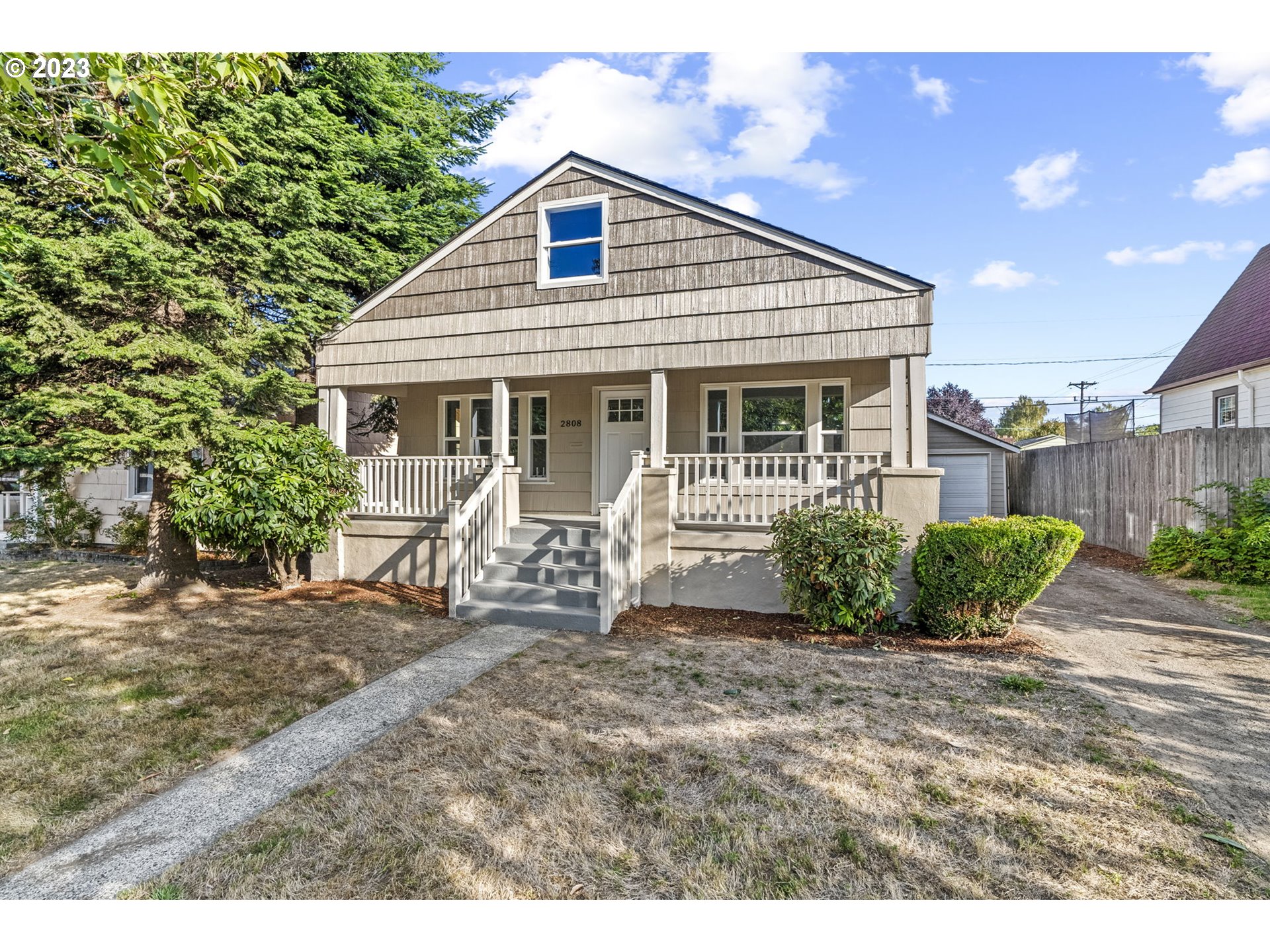 2808 Florida Street Longview, WA 98632 - Photo 19 of 20 a front view of a house with garden