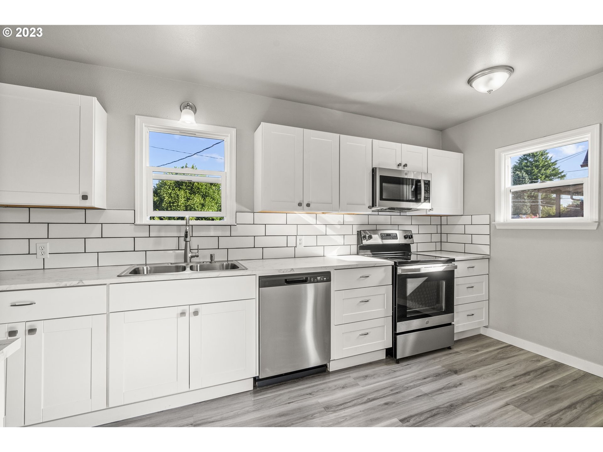 2808 Florida Street Longview, WA 98632 - Photo 7 of 20 a kitchen with sink a microwave and cabinets