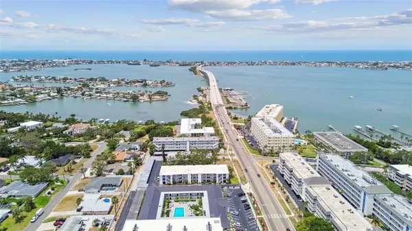 $2,395 | 2942 West Bay Drive, Unit 2, Belleair Bluffs, FL 33770