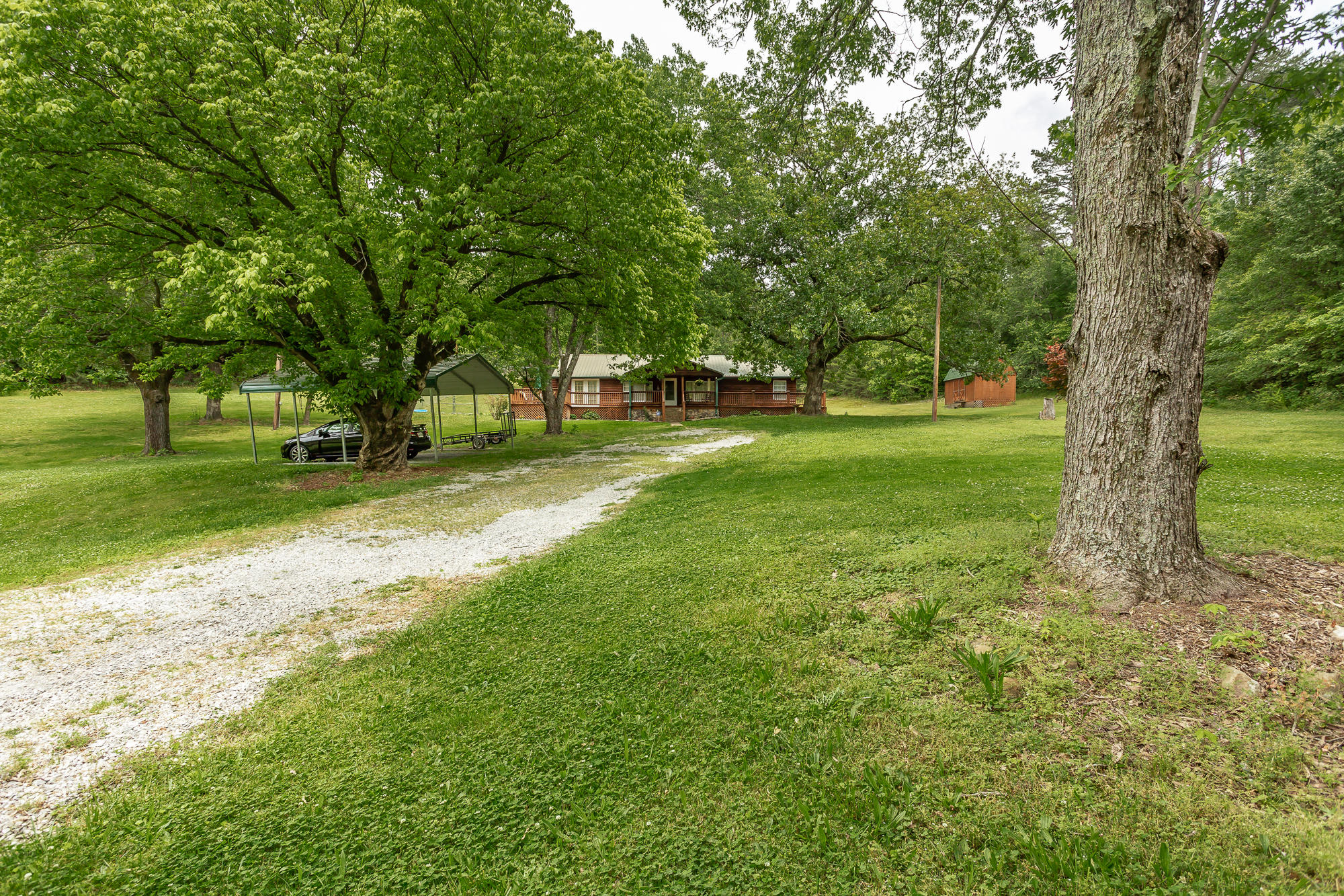 1221 Coffelt Road Hixson, TN 37343 - Photo 2 of 33 Driveway