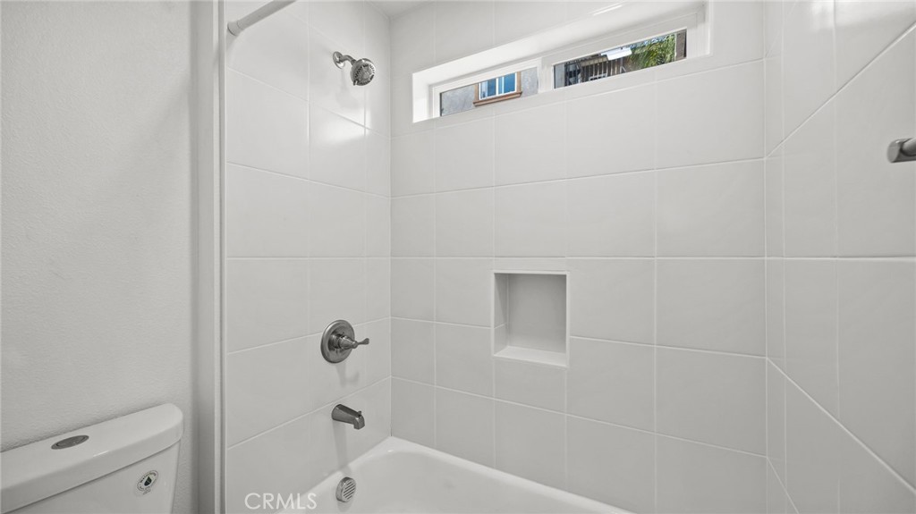 13105 Via Tuscany Riverside, CA 92503 - Photo 43 of 51 a bathroom with a bathtub