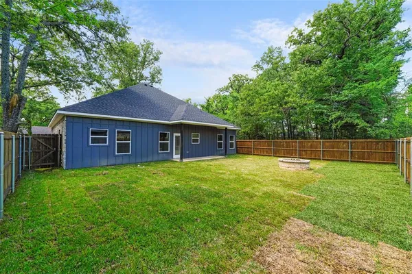 $289,900 | 108 Parkside Drive, Trinidad, TX 75163