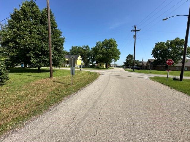 202 Mill Street Valley View, TX 76272 - Photo 5 of 22 a view of a park with a big yard