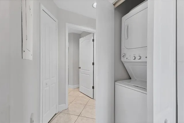 a sign that is sitting in front of a building