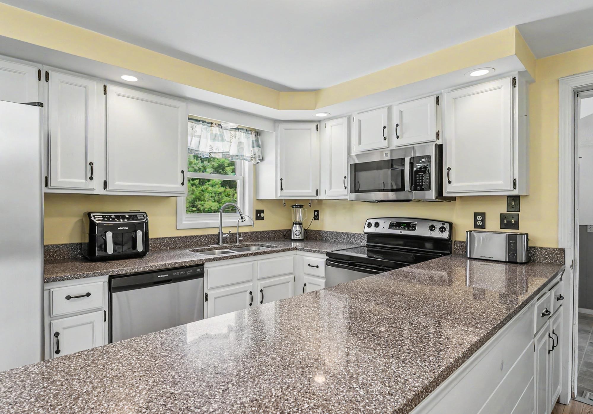 149 A Flagg Road Rochester, NH 03839 - Photo 2 of 51 Gallery Image 2