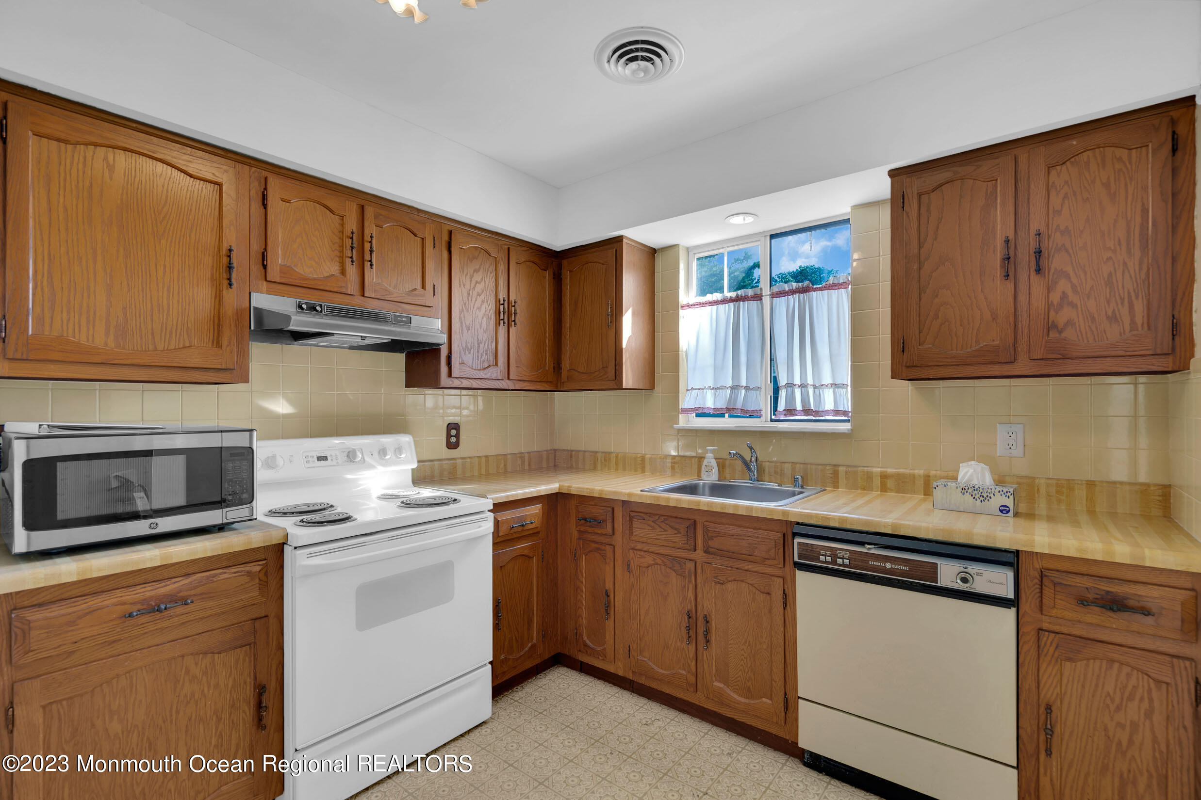 139B Sunset Road, Unit B Whiting, NJ 08759 - Photo 14 of 31 5 (12)