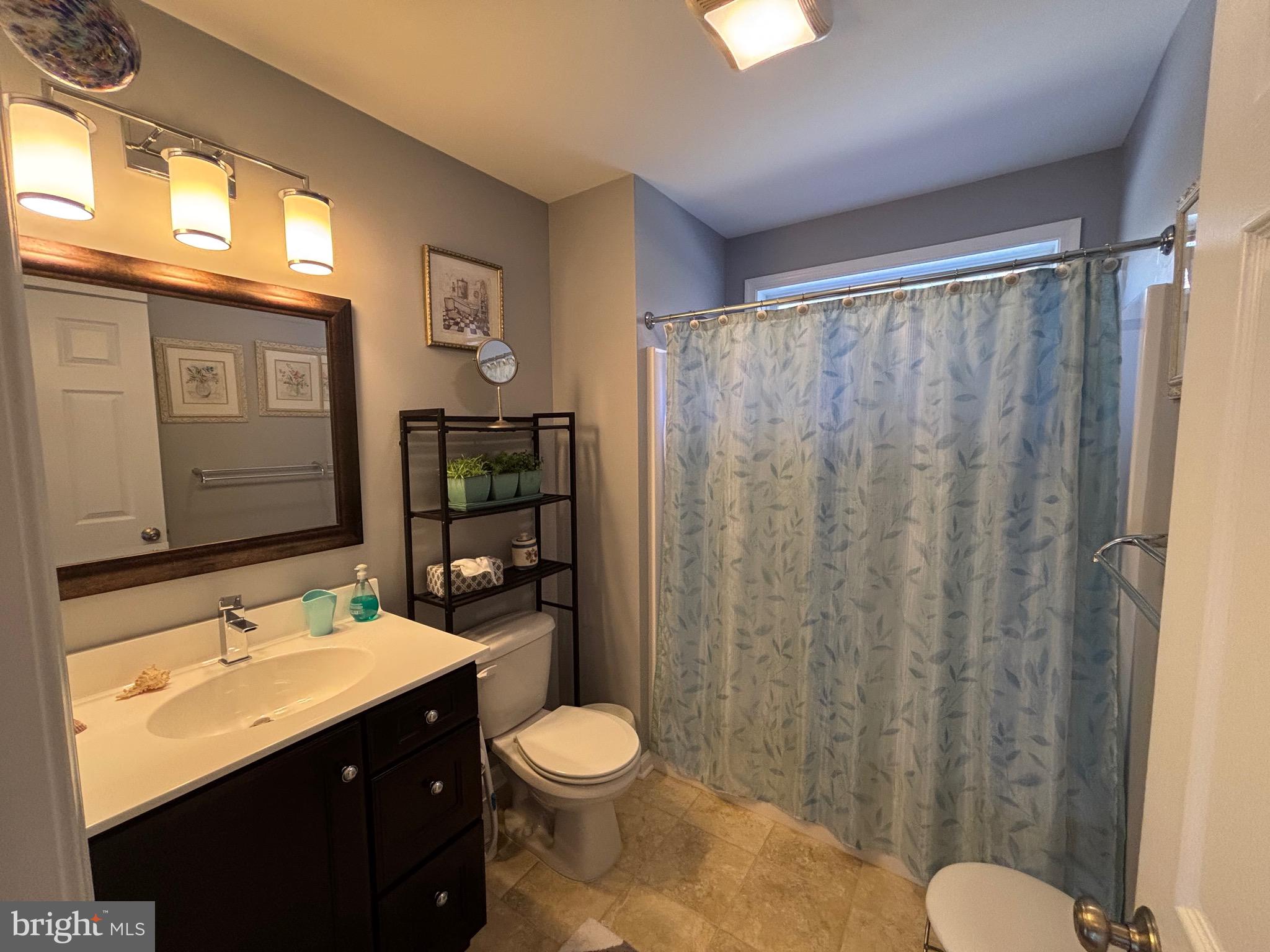 477 Fire Trail Road Front Royal, VA 22630 - Photo 32 of 80 Upstairs bathroom