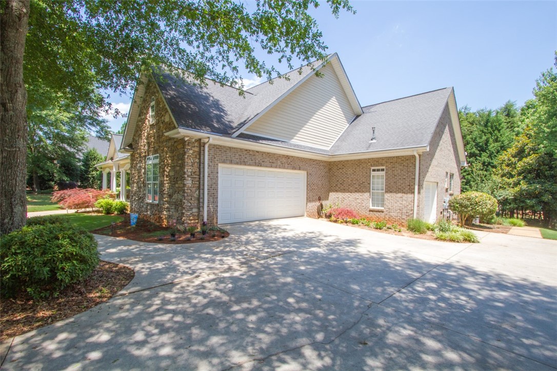 127 Rivendell Drive Anderson, SC 29621 - Photo 3 of 35