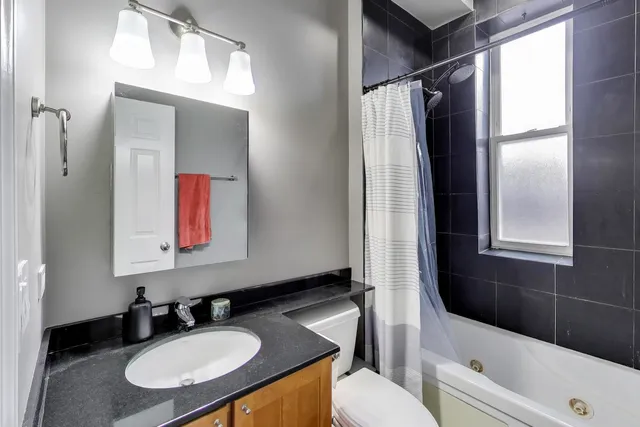 $525,000 | 1122 North Winchester Avenue, Unit 2, Chicago, IL 60622