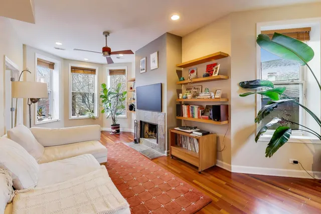 $525,000 | 1122 North Winchester Avenue, Unit 2, Chicago, IL 60622