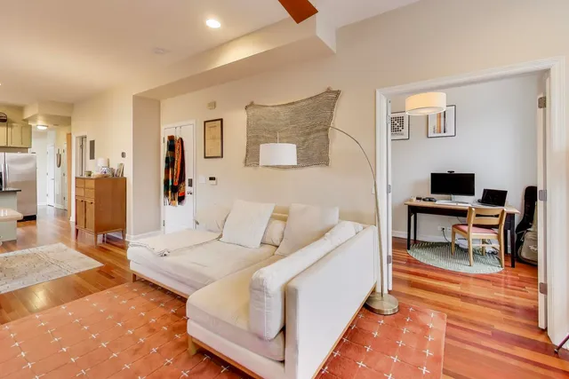 $525,000 | 1122 North Winchester Avenue, Unit 2, Chicago, IL 60622