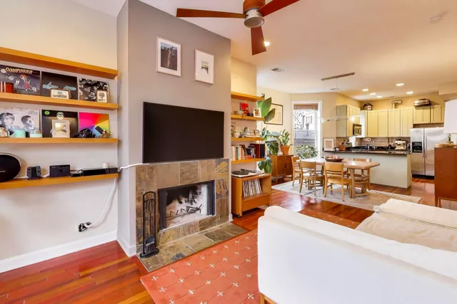 $525,000 | 1122 North Winchester Avenue, Unit 2, Chicago, IL 60622