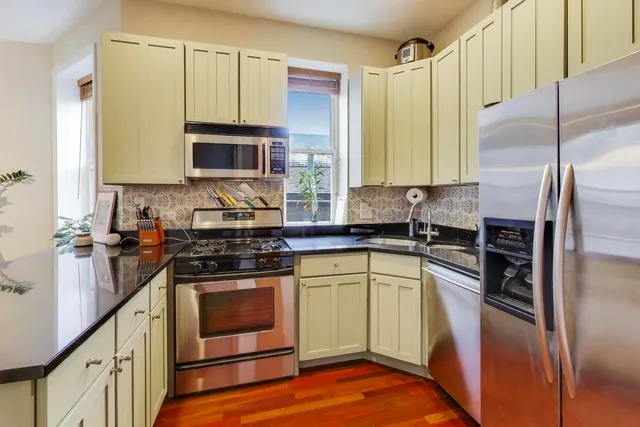 $525,000 | 1122 North Winchester Avenue, Unit 2, Chicago, IL 60622