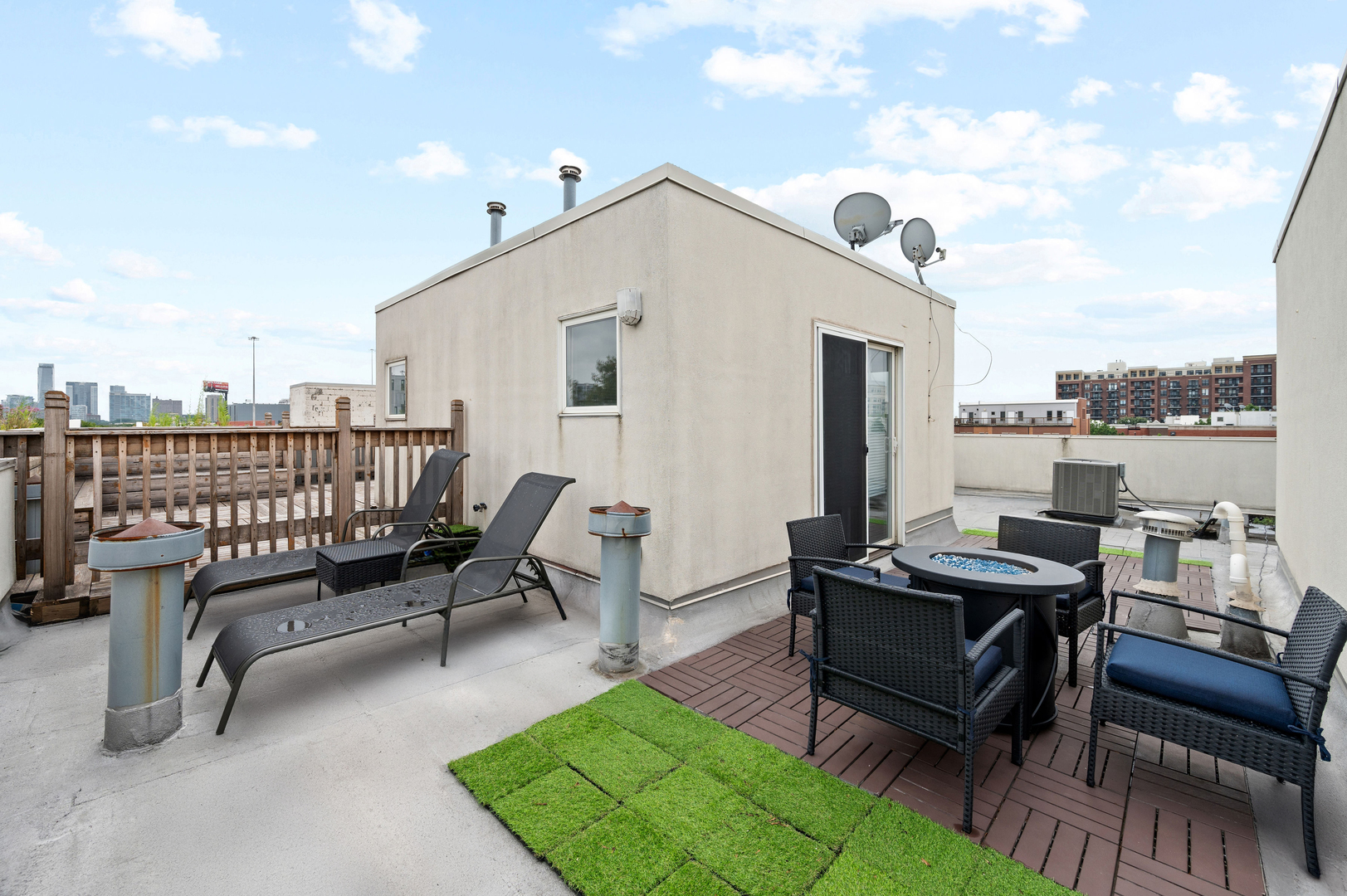 813 West University Lane Chicago, IL 60608 - Photo 25 of 33 a view of a terrace with furniture