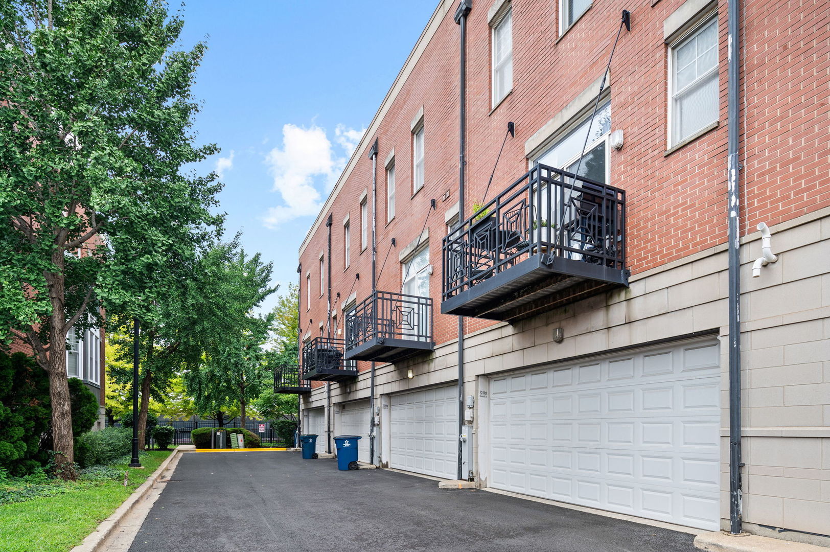 813 West University Lane Chicago, IL 60608 - Photo 28 of 33 a view of a building with a street