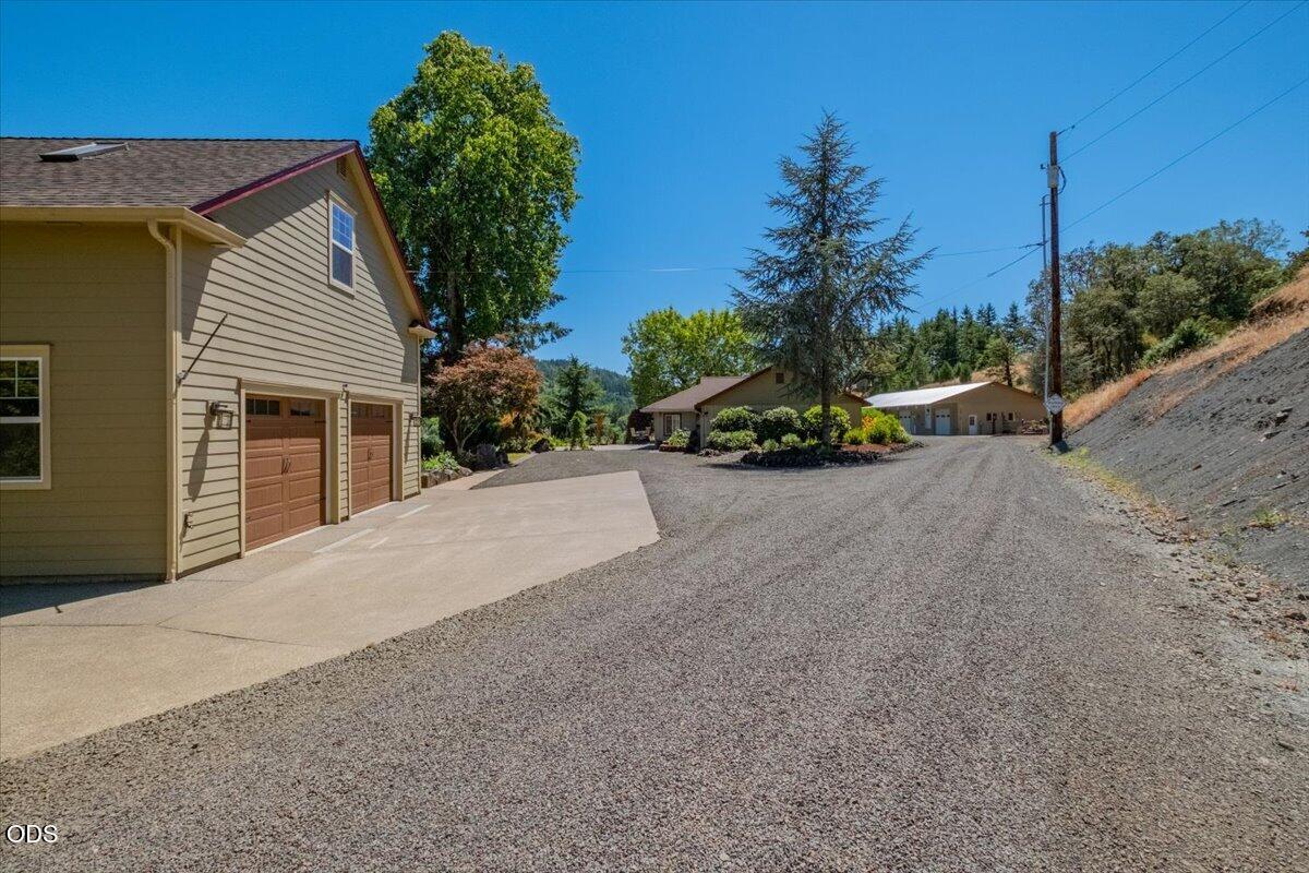106 Green Valley Road Oakland, OR 97462 - Photo 10 of 52