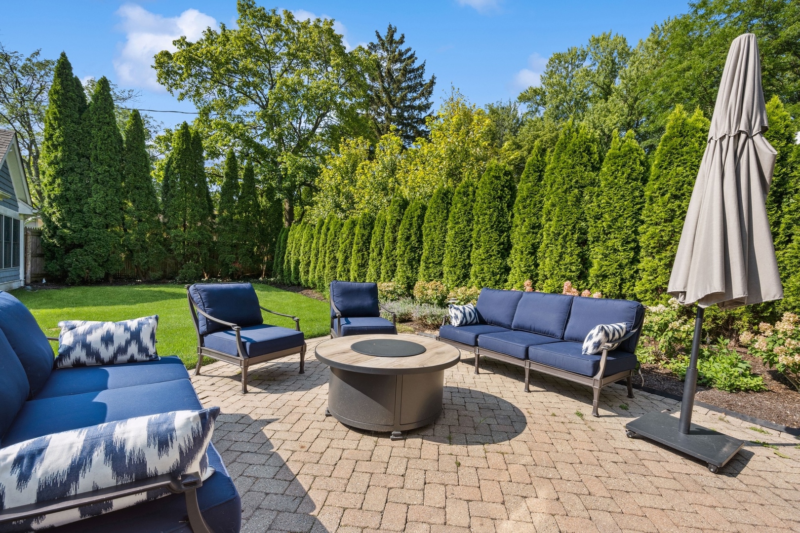 502 Willow Road Winnetka, IL 60093 - Photo 31 of 37 a view of patio with a table and chairs