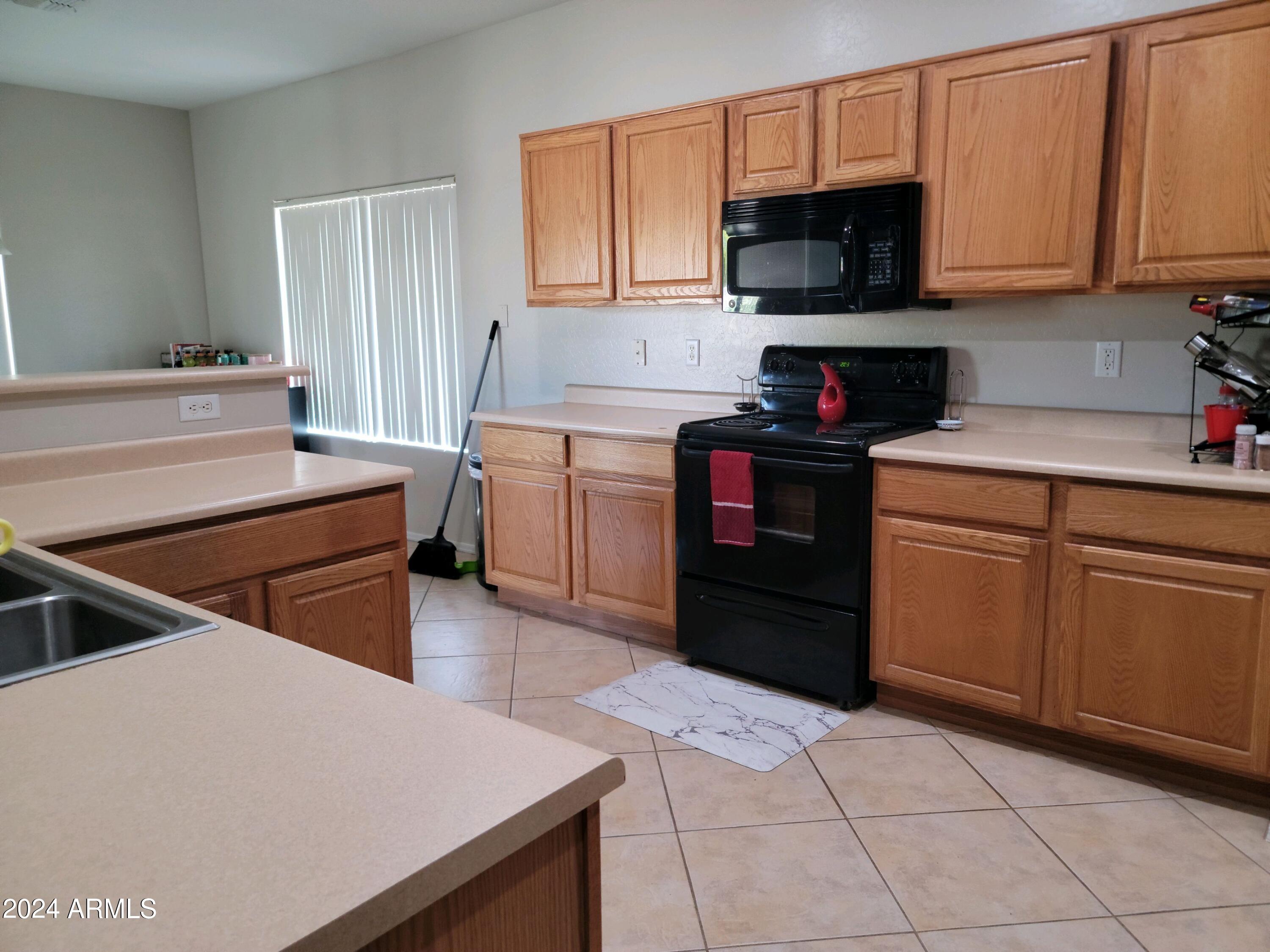 13717 West Redfield Road Surprise, AZ 85379 - Photo 12 of 33 Cook me up something good
