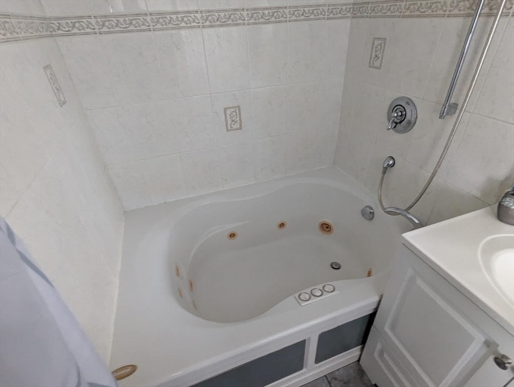 11 Port Sunlight Road Billerica, MA 01862 - Photo 10 of 18 Gallery Image 10