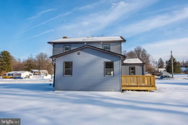 a view of spacious house with a street
