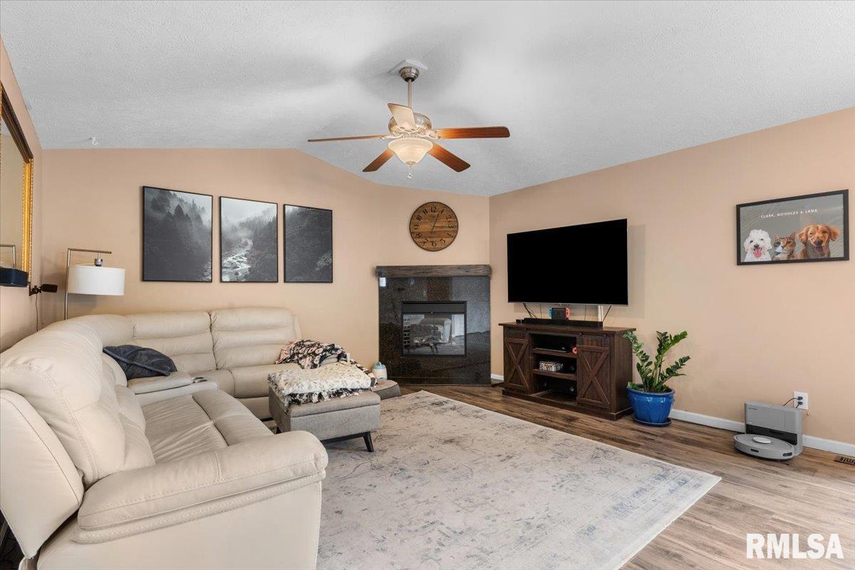 2919 Meadowbrook Road, Unit 22 Springfield, IL 62711 - Photo 3 of 25