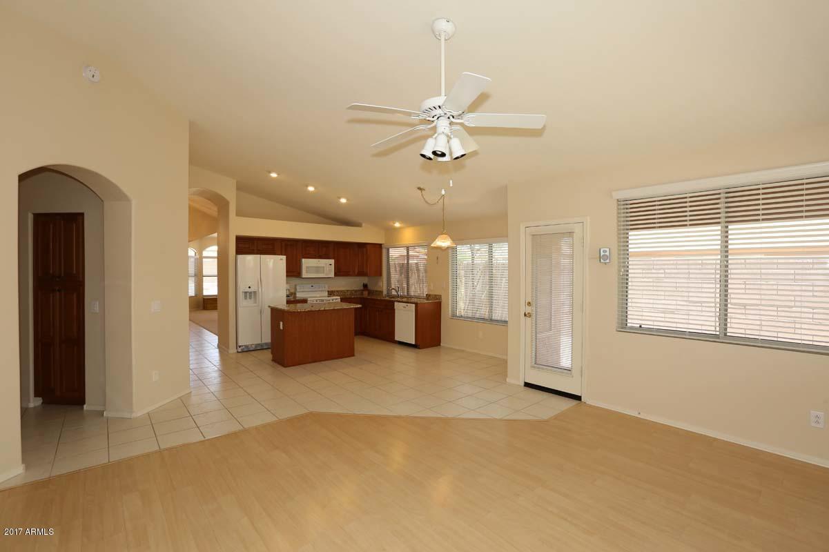 4625 East Swilling Road Phoenix, AZ 85050 - Photo 19 of 33 Family Room-Kitchen