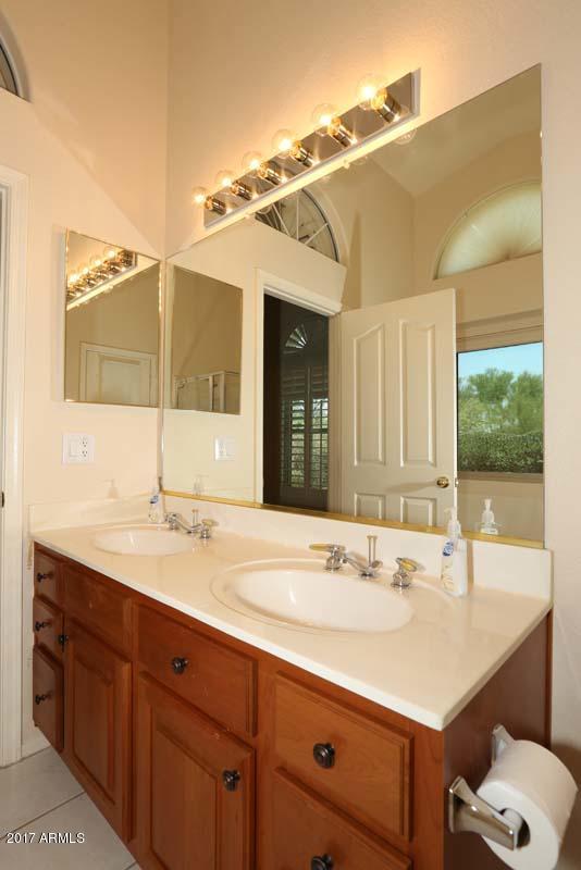 4625 East Swilling Road Phoenix, AZ 85050 - Photo 26 of 33 Master Bath