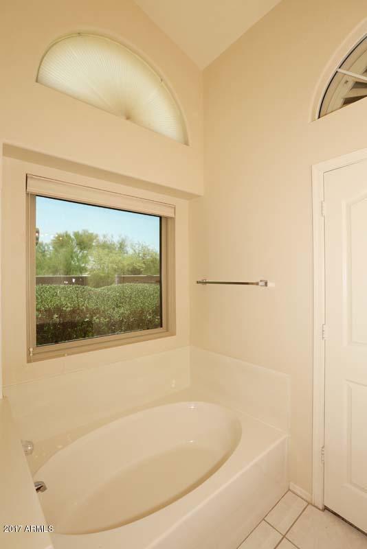 4625 East Swilling Road Phoenix, AZ 85050 - Photo 27 of 33 Master Bath-Garden Tub