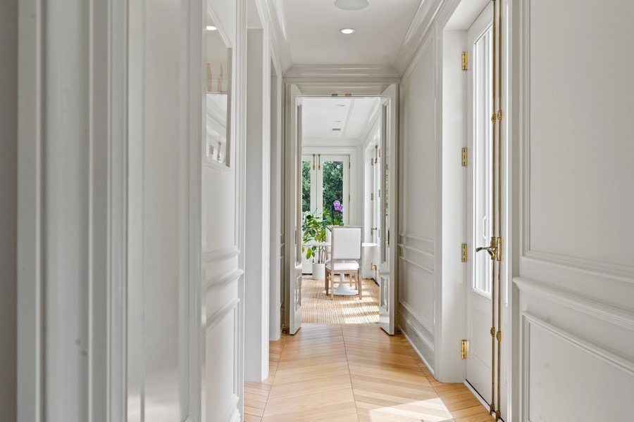 40 Woodley Road Winnetka, IL 60093 - Photo 13 of 60 a view of a hallway