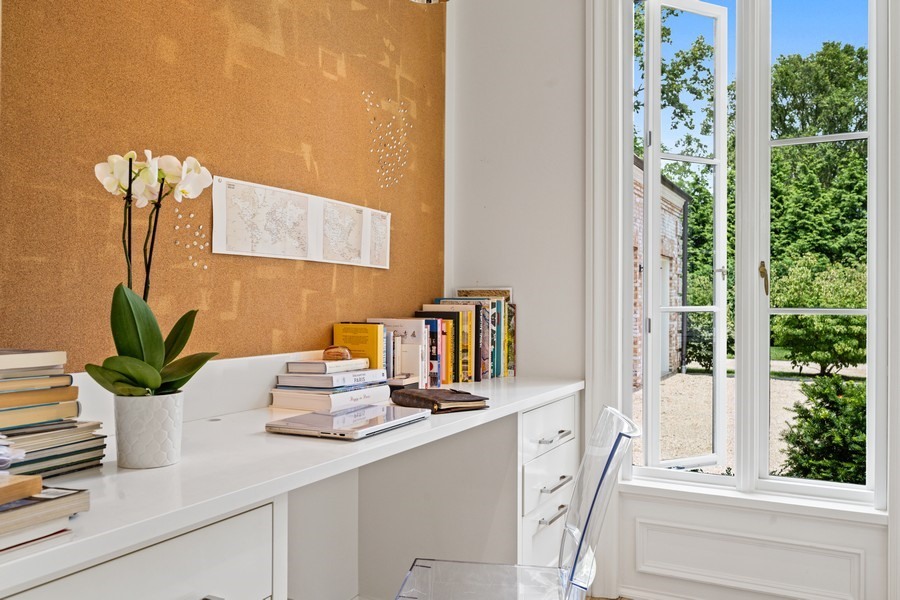 40 Woodley Road Winnetka, IL 60093 - Photo 32 of 60 a bathroom with a potted plant on the counter and sink