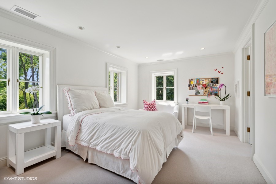 40 Woodley Road Winnetka, IL 60093 - Photo 44 of 60 a bedroom with a large bed and a window