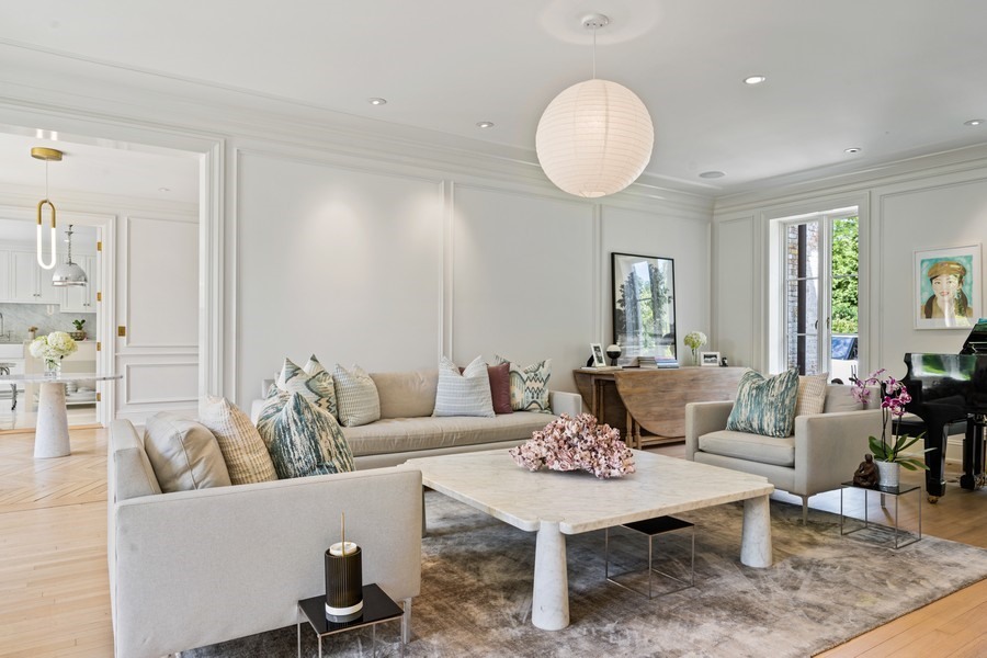 40 Woodley Road Winnetka, IL 60093 - Photo 6 of 60 a living room with furniture