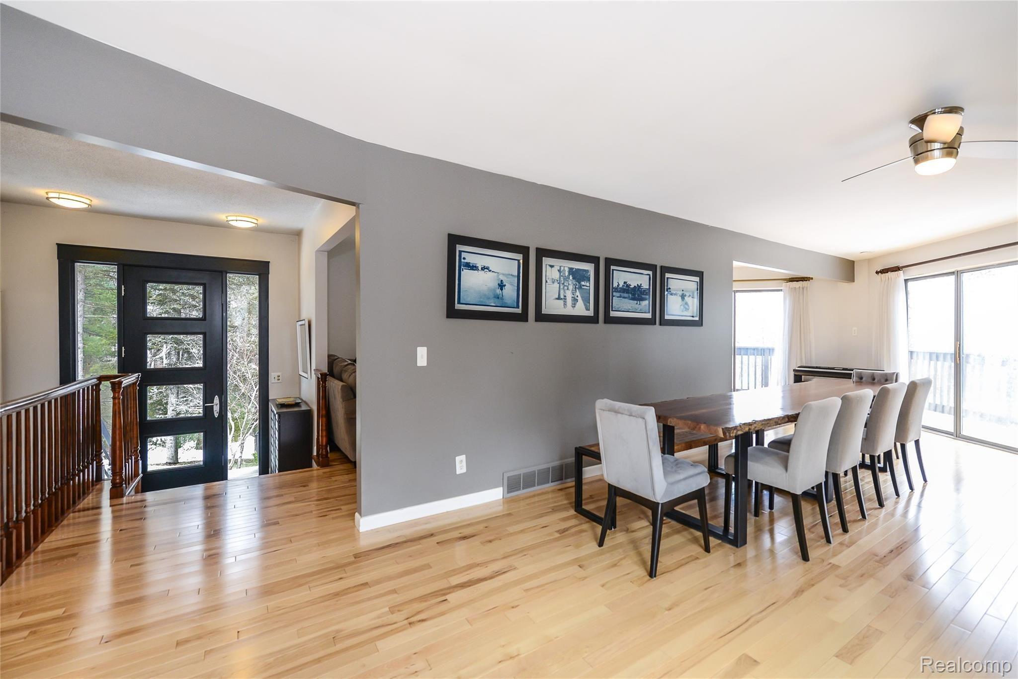 2425 General Motors Road Milford, MI 48380 - Photo 5 of 54 FOYER INTO DINING RM
