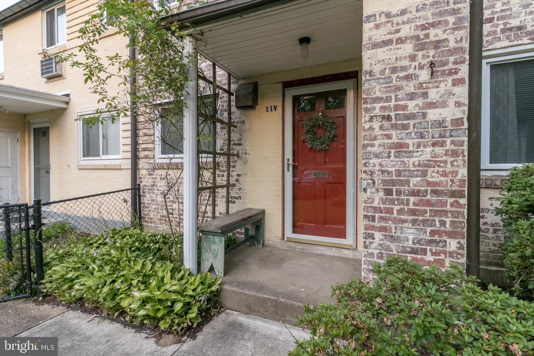 11 Ridge Road, Unit V Greenbelt, MD 20770 - Photo 3 of 20 Gallery Image 3