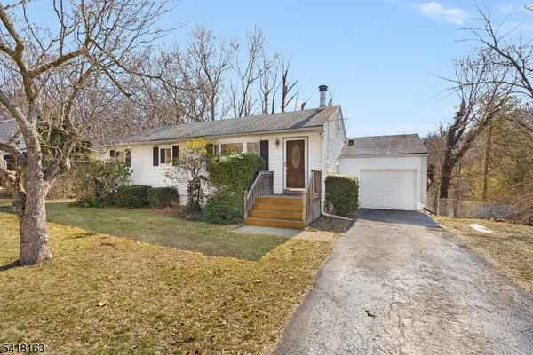 $558,000 | 18 Kendall Drive, Ringwood, NJ 07456